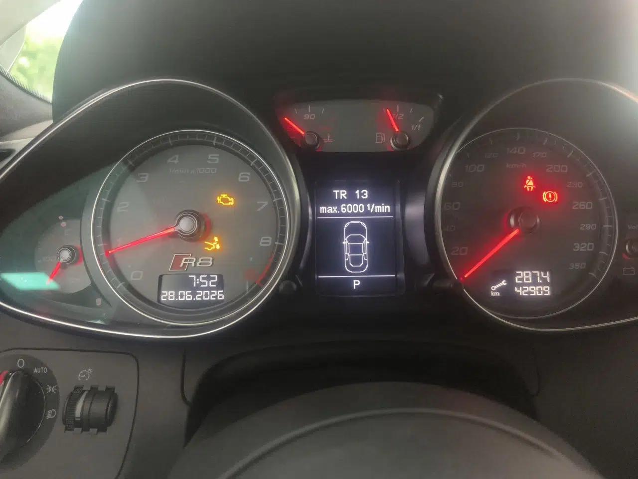 Audi R8 2014 4.2 FSI quattro — миниатюра 11
