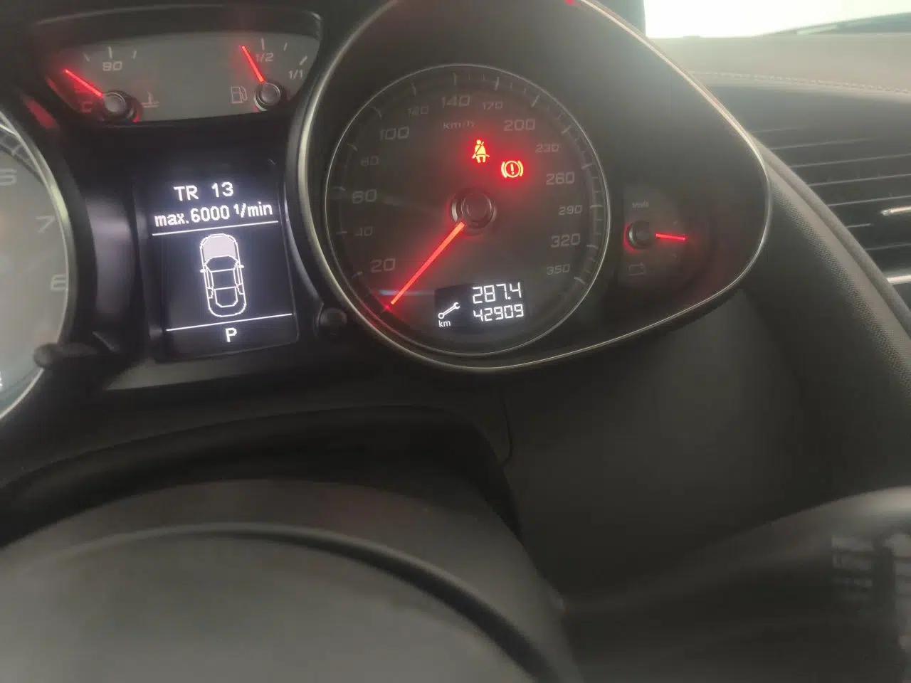 Audi R8 2014 4.2 FSI quattro — миниатюра 12