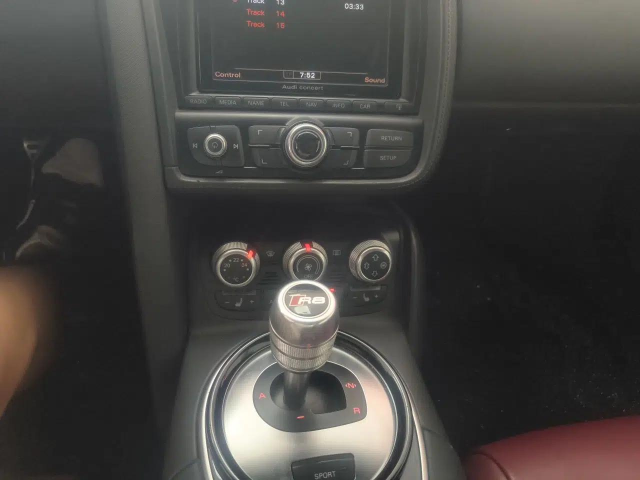 Audi R8 2014 4.2 FSI quattro — миниатюра 13