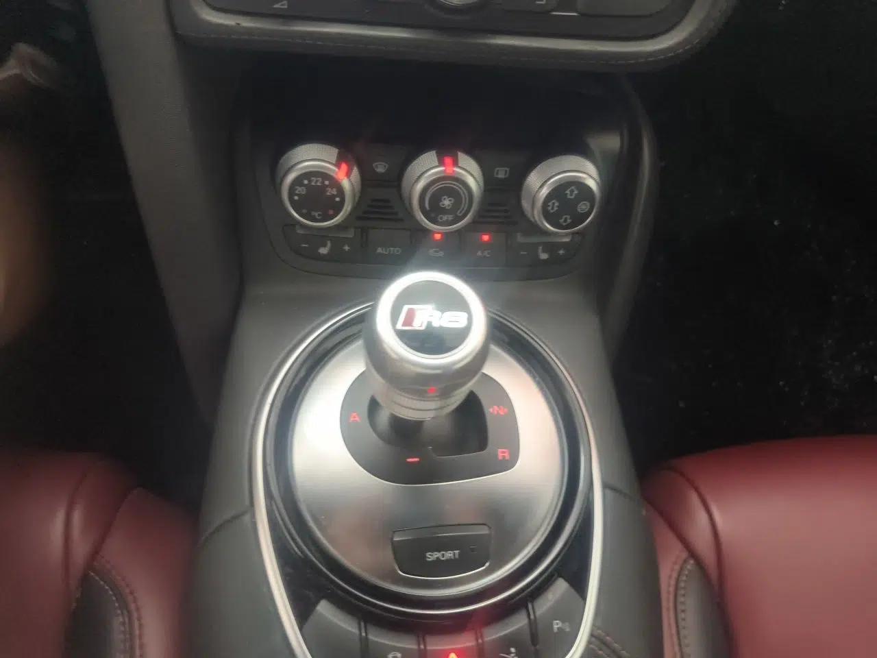Audi R8 2014 4.2 FSI quattro — миниатюра 14