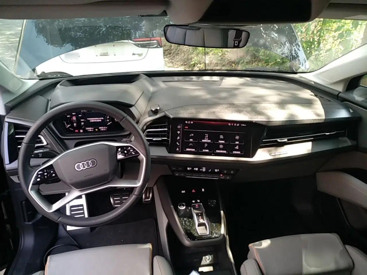 Audi Q5 e-tron 2023 40 e-tron Starry Edition Luxury Package — миниатюра 12