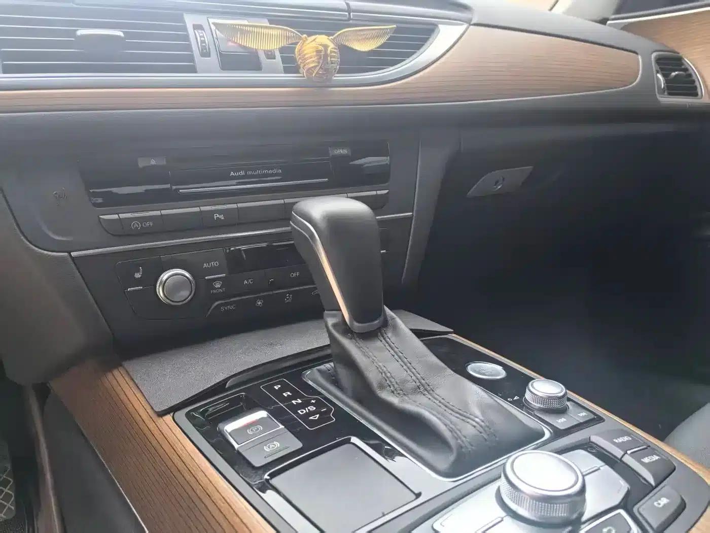 Audi A6L 2018 30th Anniversary Edition 30 FSI Fashion Model — миниатюра 8