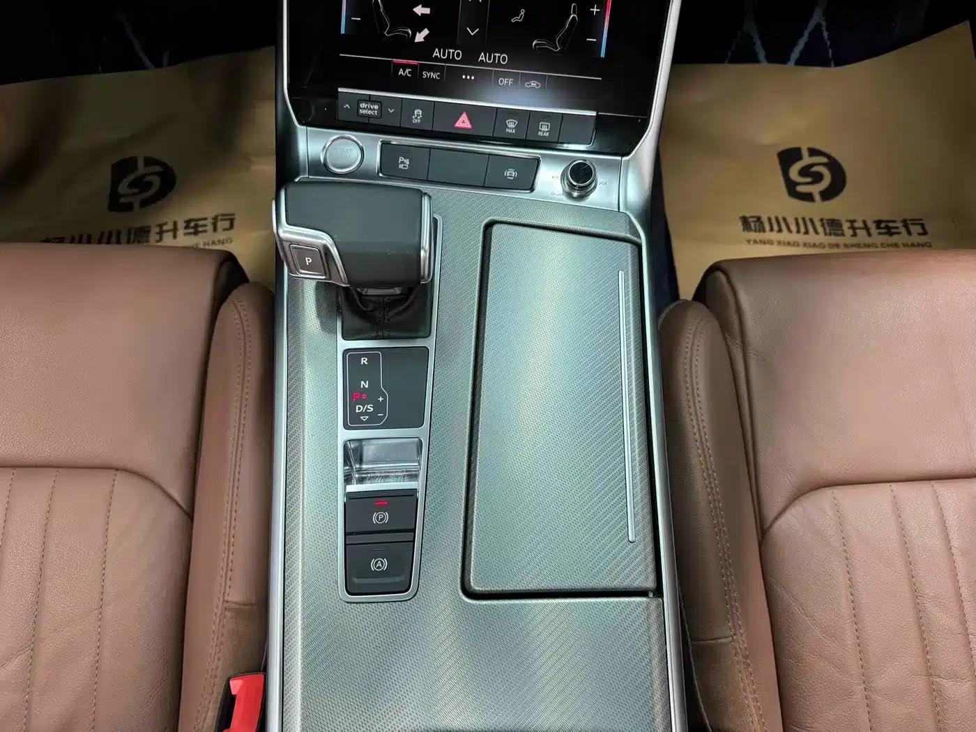 Audi A6L 2019 40 TFSI Luxury Elegance — миниатюра 24