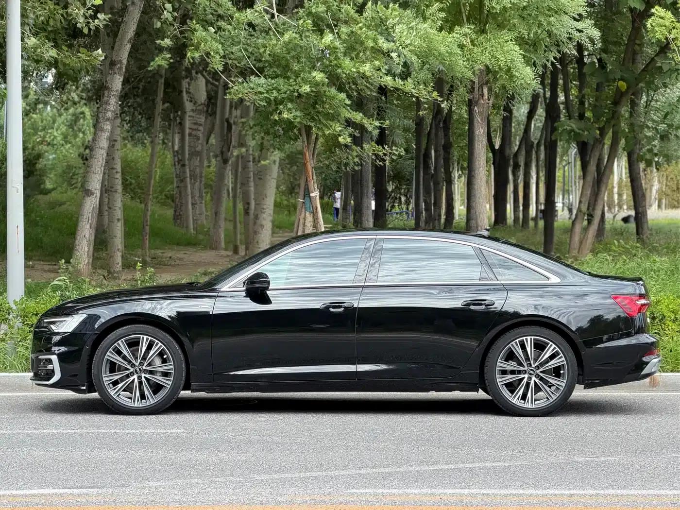 Audi A6L 2023 Facelift 45 TFSI Dynamic Edition — миниатюра 3