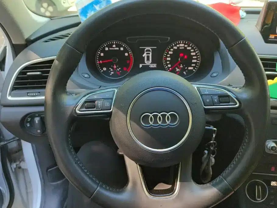 Audi Q3 2018 30th Anniversary Edition 30 TFSI Fashion Model — миниатюра 15