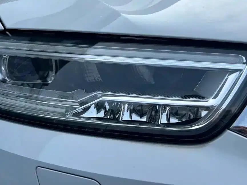 Audi Q3 2018 30th Anniversary Edition 35 TFSI Fashion Model — миниатюра 12