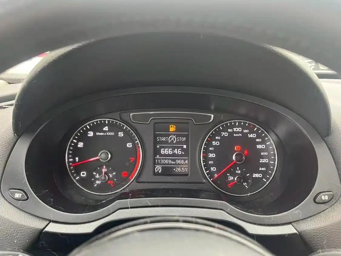 Audi Q3 2018 30th Anniversary Edition 35 TFSI Fashion Model — миниатюра 6