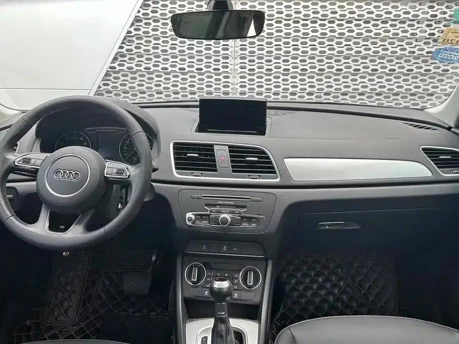Audi Q3 2018 30th Anniversary Edition 35 TFSI Fashion Model — миниатюра 9