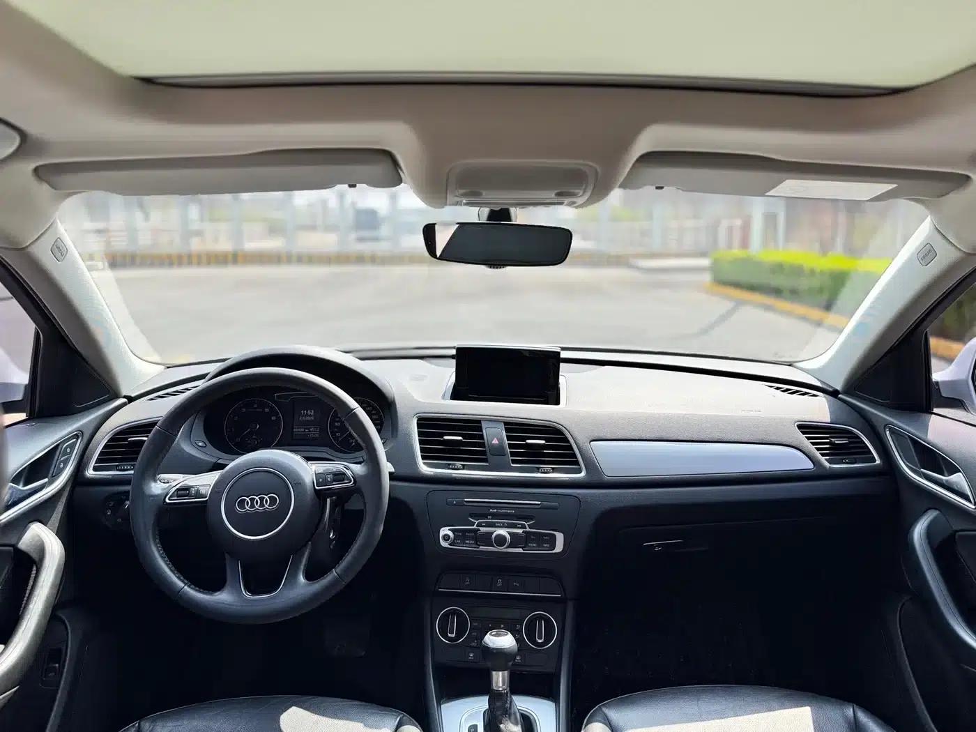 Audi Q3 2018 30th Anniversary Edition 35 TFSI Fashion Model — миниатюра 13