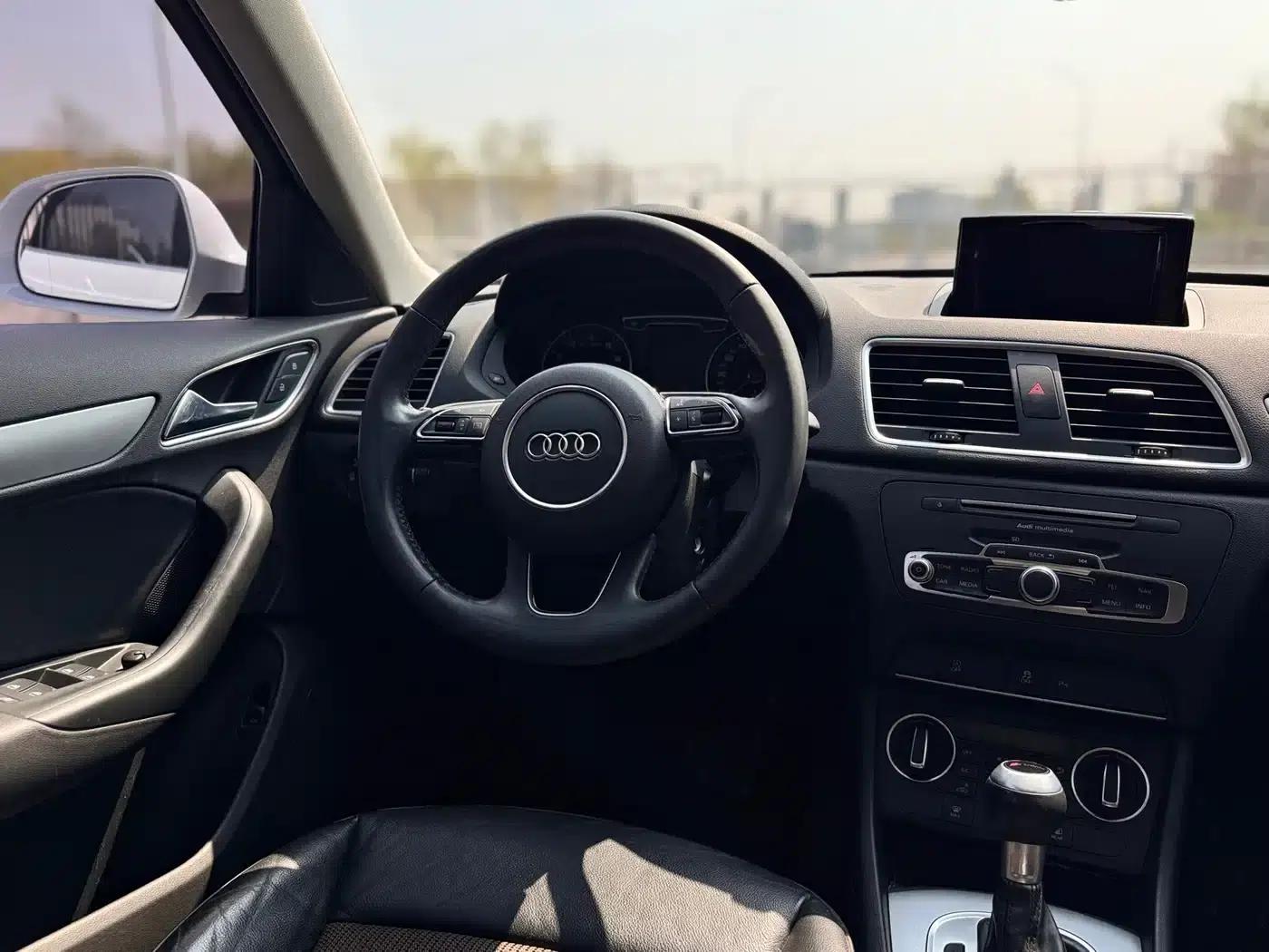 Audi Q3 2018 30th Anniversary Edition 35 TFSI Fashion Model — миниатюра 14