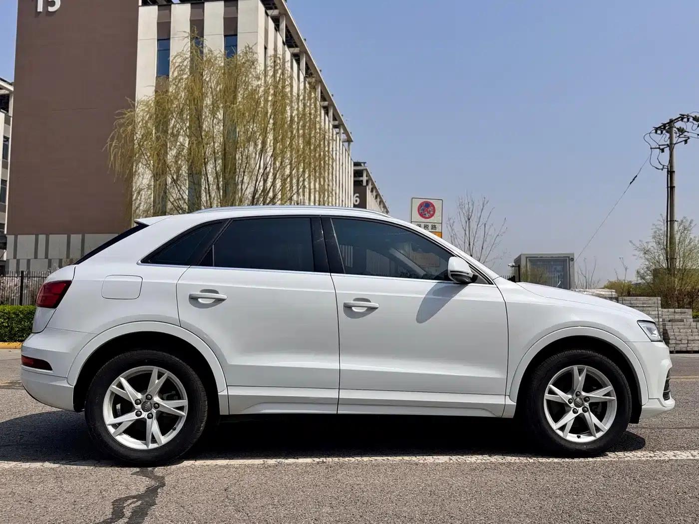 Audi Q3 2018 30th Anniversary Edition 35 TFSI Fashion Model — миниатюра 27