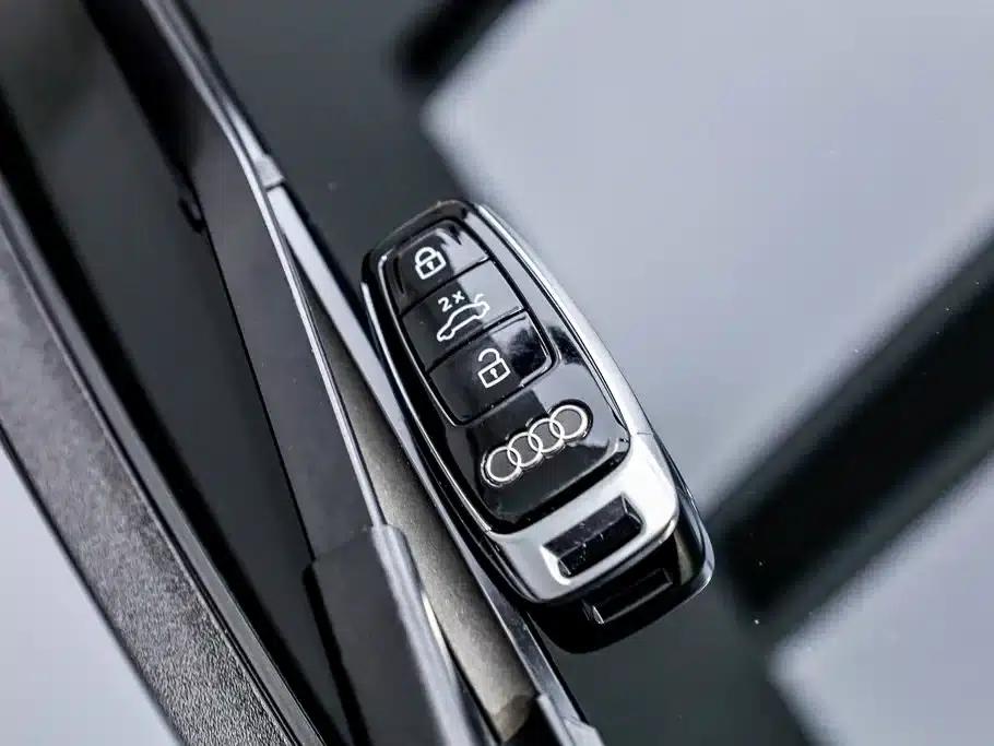 2023 Audi A8 A8L 50 TFSI quattro Premium — миниатюра 17