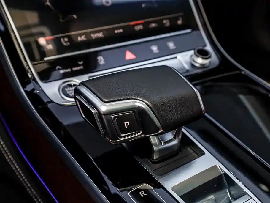 2023 Audi A8 A8L 50 TFSI quattro Premium — миниатюра 30