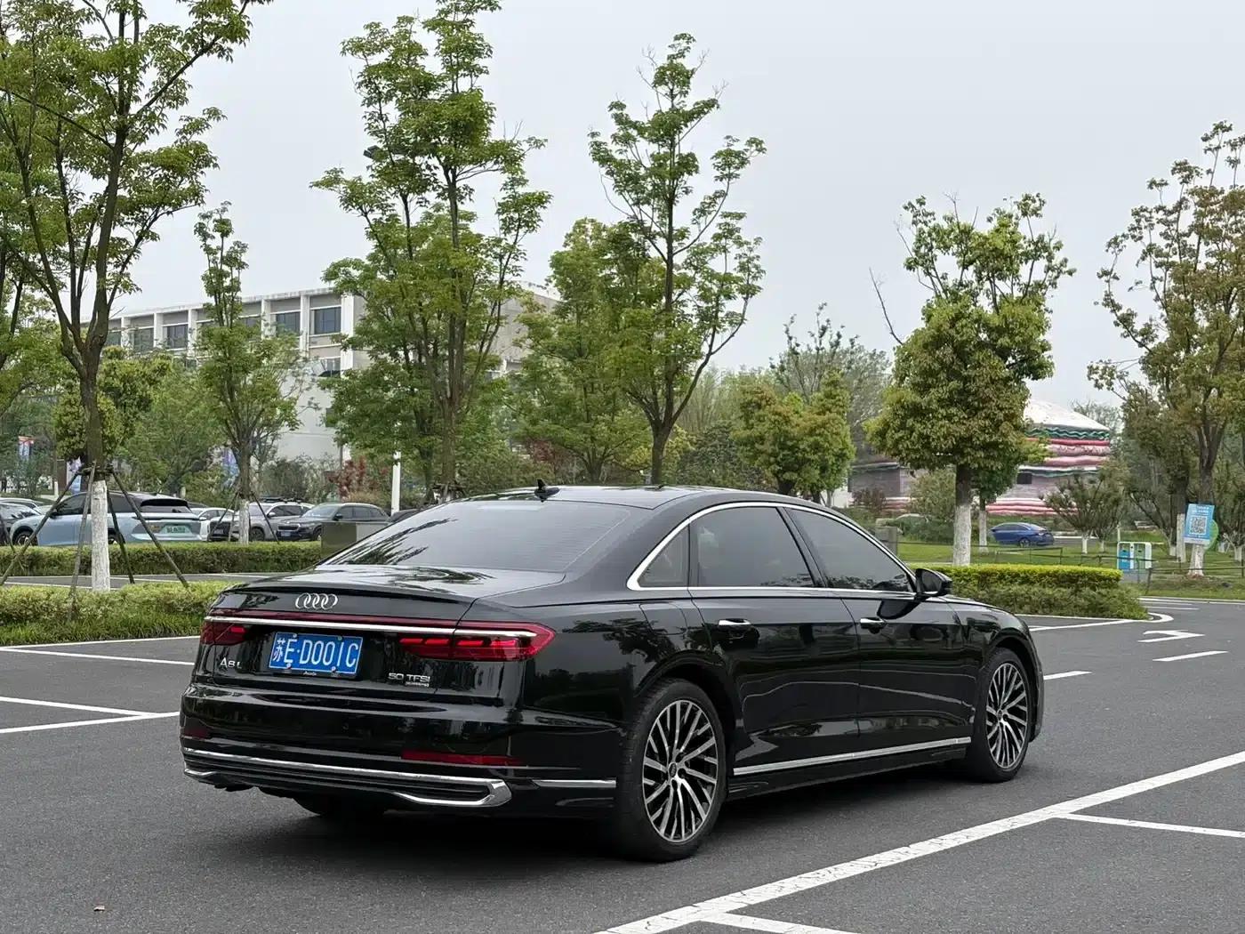 2023 Audi A8 A8L 50 TFSI quattro Premium Edition — миниатюра 4
