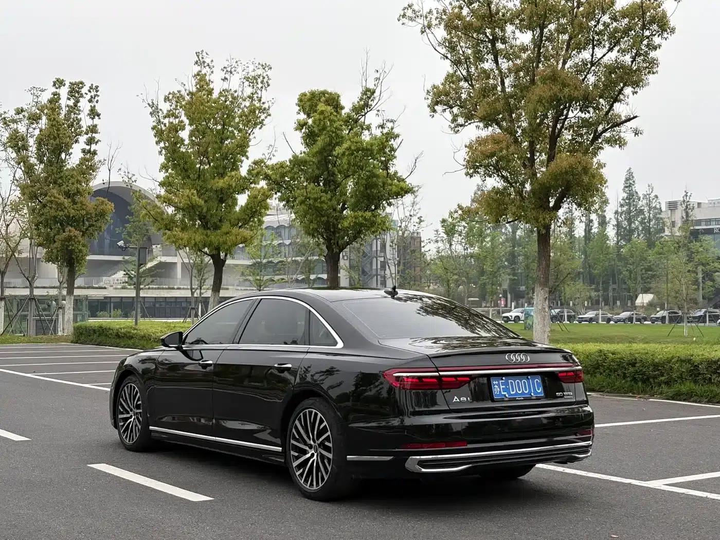 2023 Audi A8 A8L 50 TFSI quattro Premium Edition — миниатюра 6