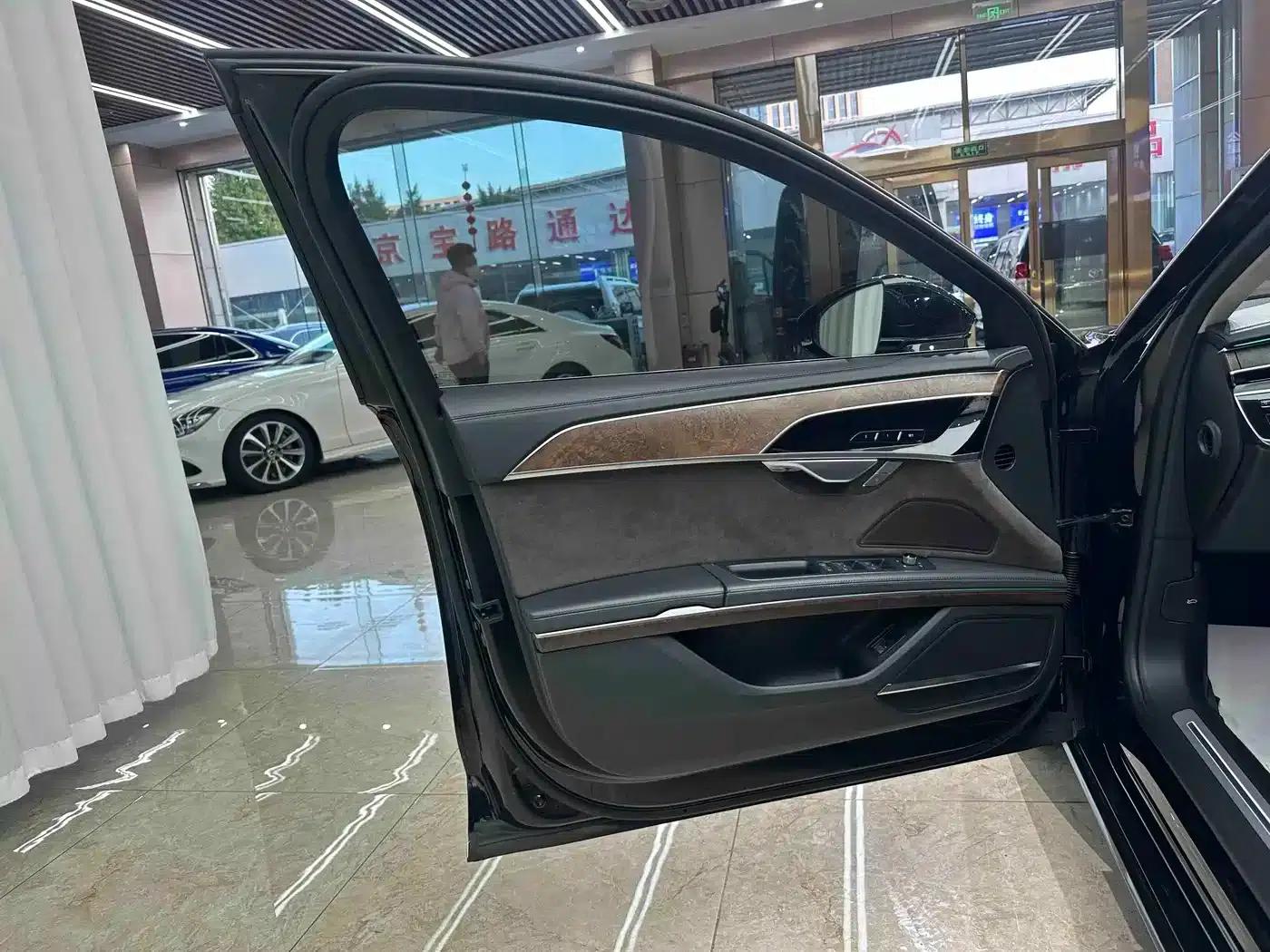 Audi A8 2022 A8L 55 TFSI quattro Luxury Edition — миниатюра 7