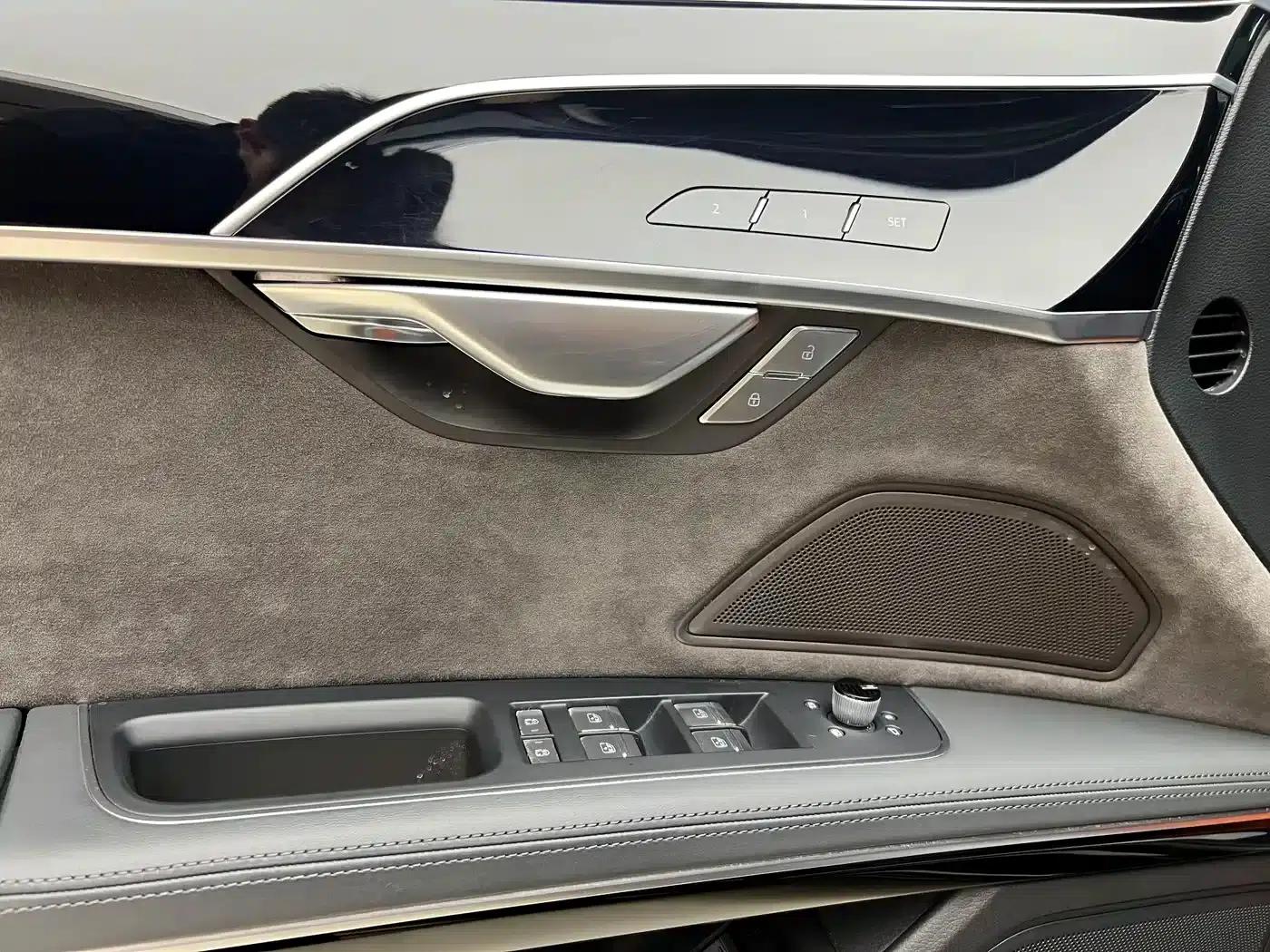 Audi A8 PHEV 2022 A8L 60 TFSIe quattro Collector's Edition — миниатюра 17