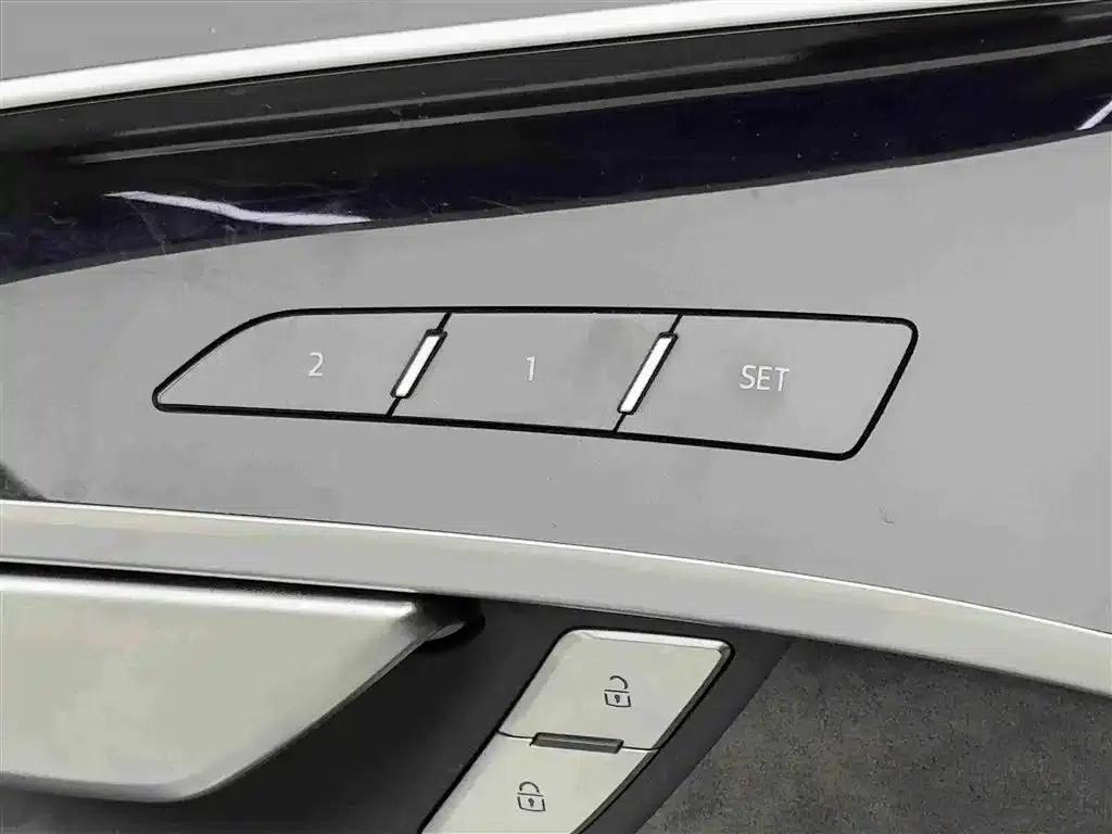 Audi A8 PHEV 2022 A8L 60 TFSIe quattro Collector's Edition — миниатюра 20