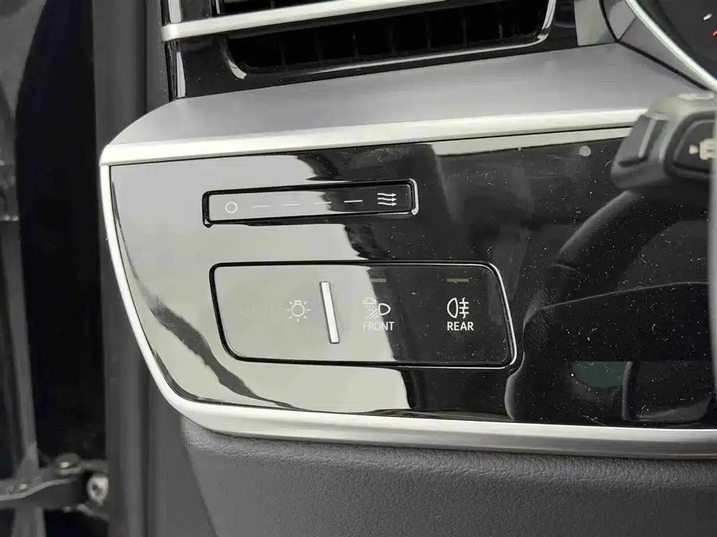 Audi A8 PHEV 2022 A8L 60 TFSIe quattro Collector's Edition — миниатюра 21