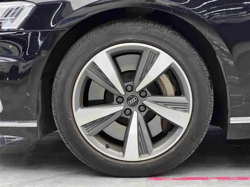 Audi A8 PHEV 2022 A8L 60 TFSIe quattro Collector's Edition — миниатюра 4