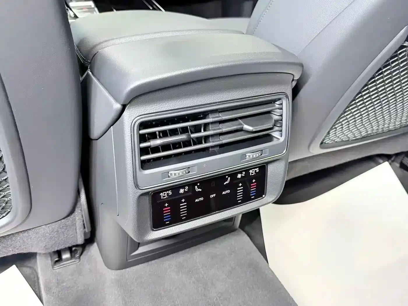 Audi Q7 2022 55 TFSI quattro S line Sport — миниатюра 13