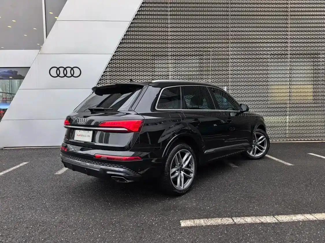 Audi Q7 2025 55 TFSI quattro S line Sport — миниатюра 4