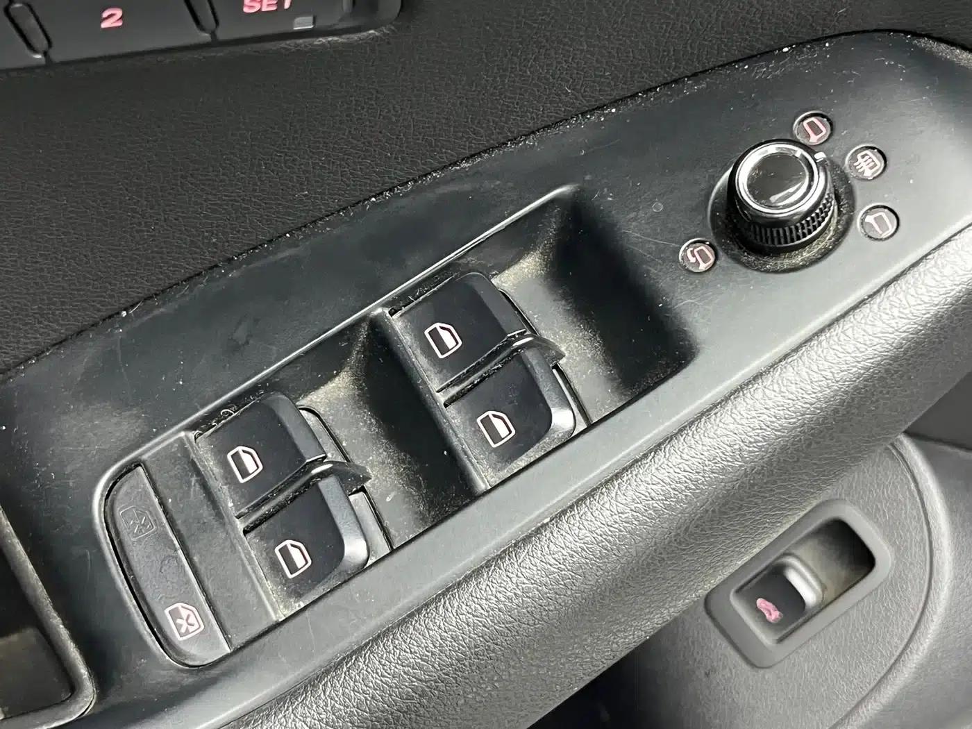 2010 Audi Q5 Imported Model 2.0TFSI Sport Edition — миниатюра 17