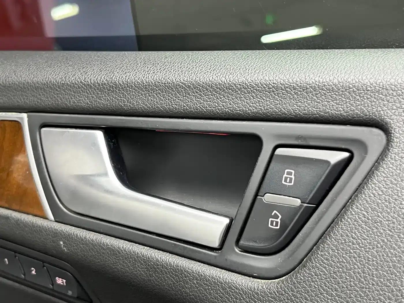 2010 Audi Q5 Imported Model 2.0TFSI Sport Edition — миниатюра 19
