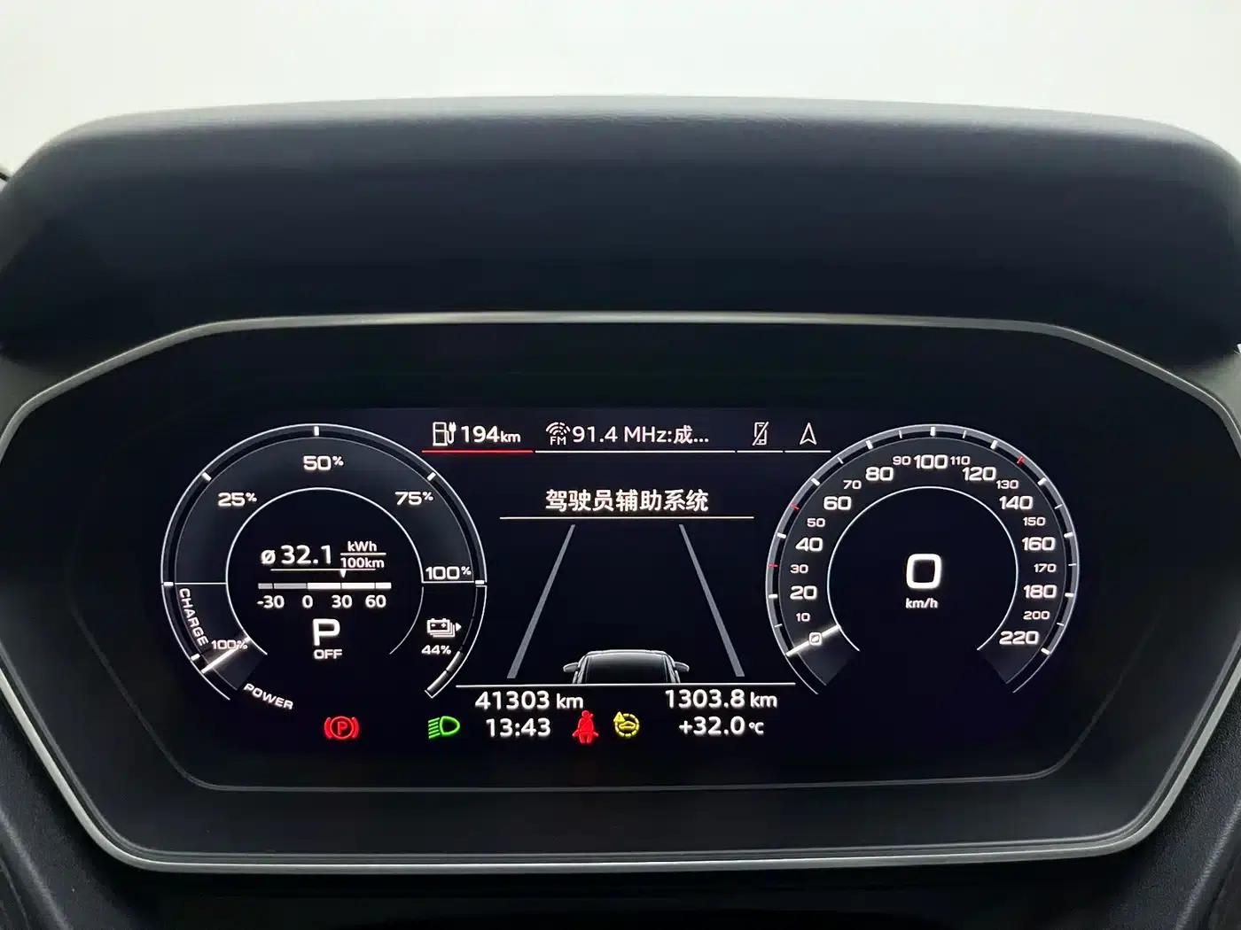 Audi Q4 e-tron 2023 Model 40 e-tron Trailblazer — миниатюра 8