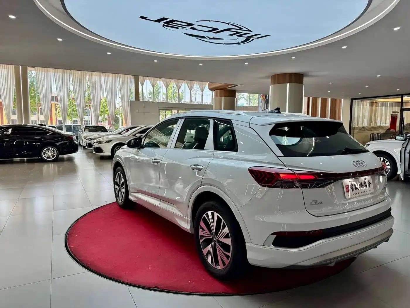 Audi Q4 e-tron 2024 Model 40 e-tron Adventure Edition — миниатюра 5