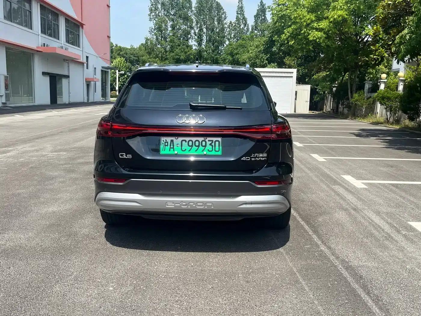 Audi Q5 e-tron 2023 Model 40 e-tron Star Edition - Fashion Set — миниатюра 13