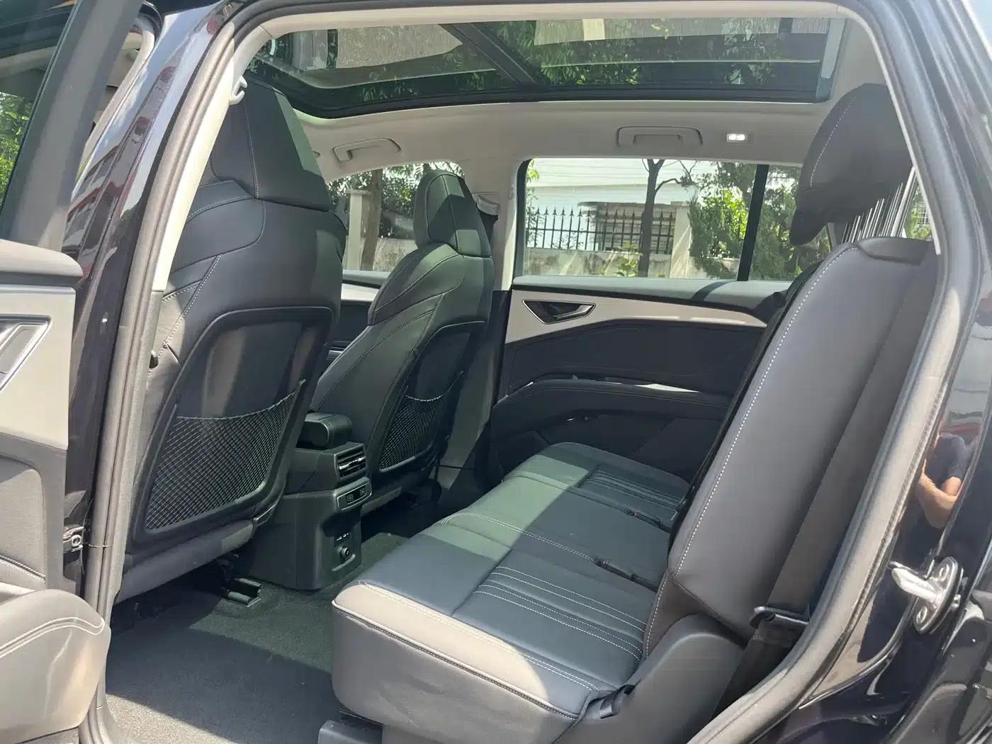 Audi Q5 e-tron 2023 Model 40 e-tron Star Edition - Fashion Set — миниатюра 5