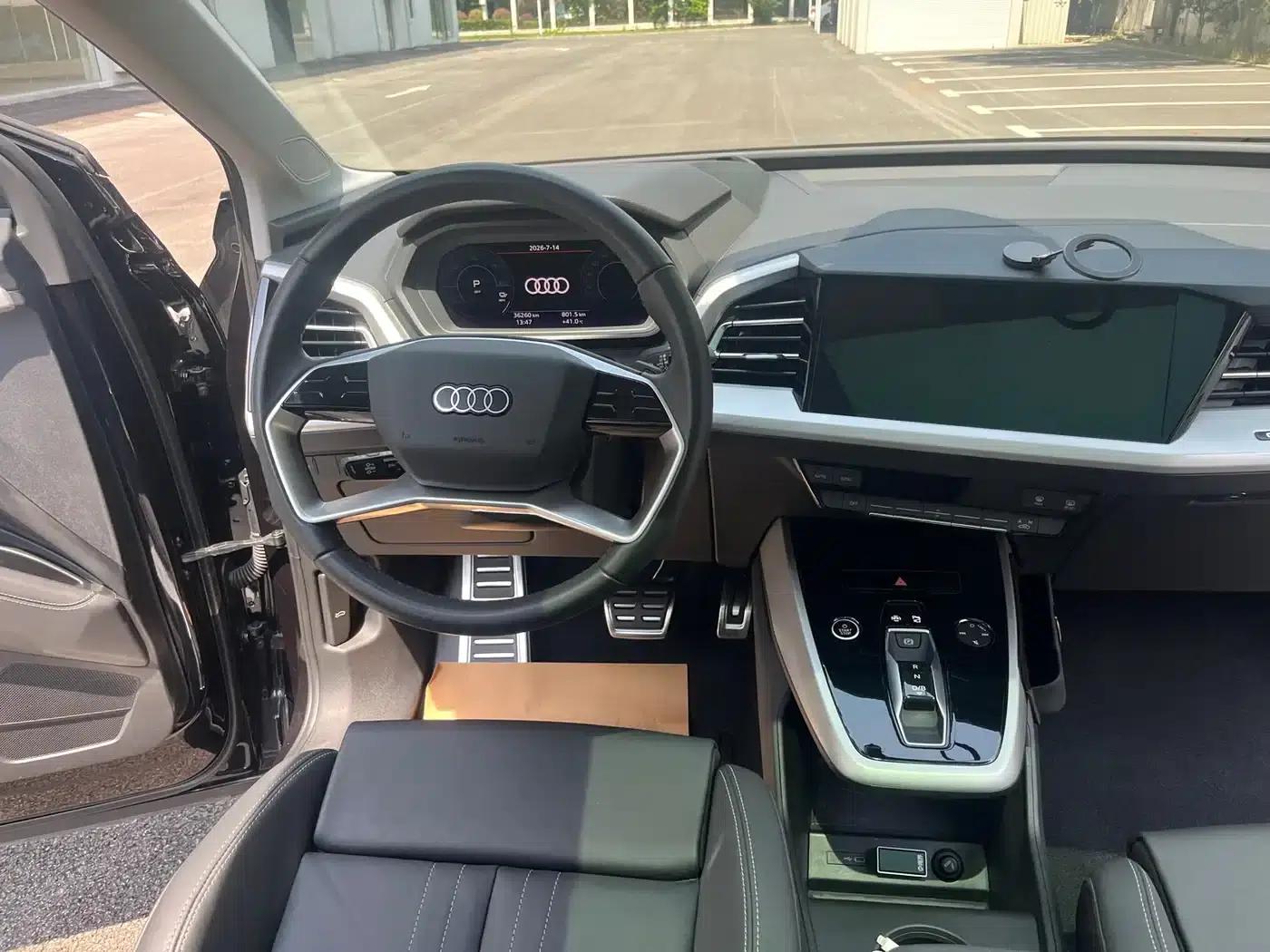 Audi Q5 e-tron 2023 Model 40 e-tron Star Edition - Fashion Set — миниатюра 7