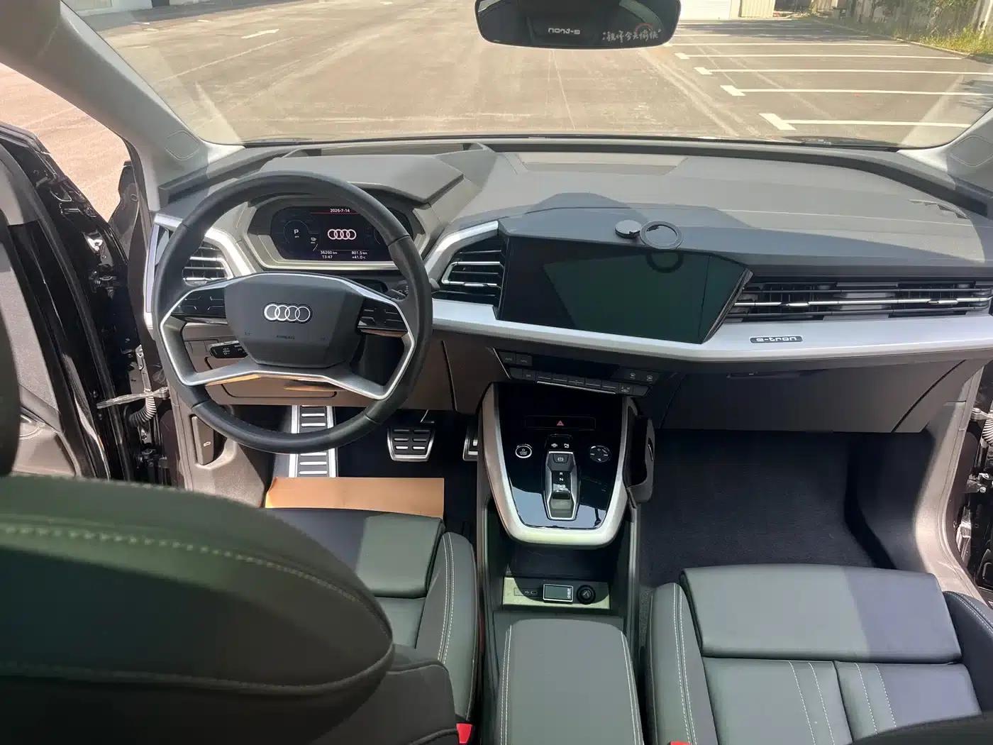 Audi Q5 e-tron 2023 Model 40 e-tron Star Edition - Fashion Set — миниатюра 8