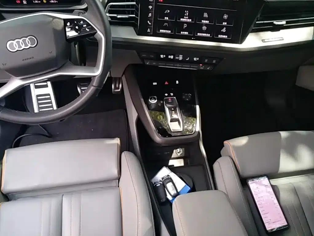 Audi Q5 e-tron 2023 Model 40 e-tron Star Edition - Fashion Set — миниатюра 14