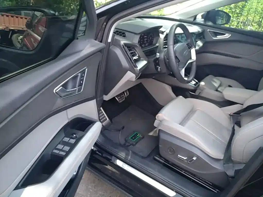 Audi Q5 e-tron 2023 Model 40 e-tron Star Edition - Fashion Set — миниатюра 16