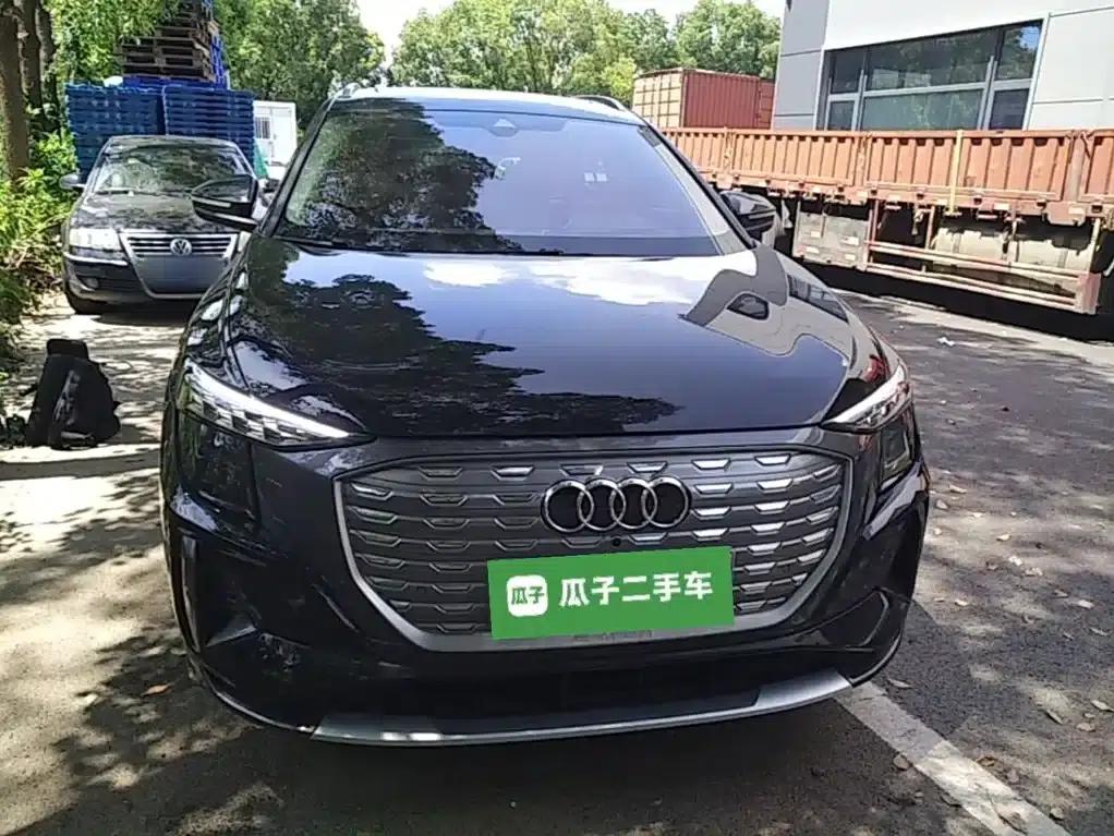Audi Q5 e-tron 2023 Model 40 e-tron Star Edition - Fashion Set — миниатюра 3