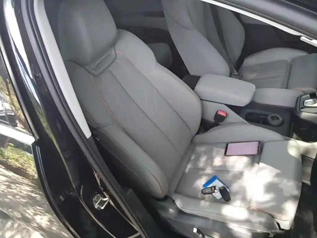 Audi Q5 e-tron 2023 Model 40 e-tron Star Edition - Fashion Set — миниатюра 25