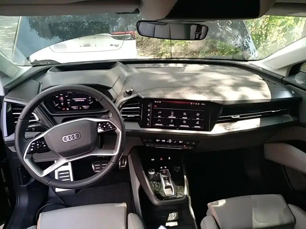 Audi Q5 e-tron 2023 Model 40 e-tron Star Edition - Fashion Set — миниатюра 10