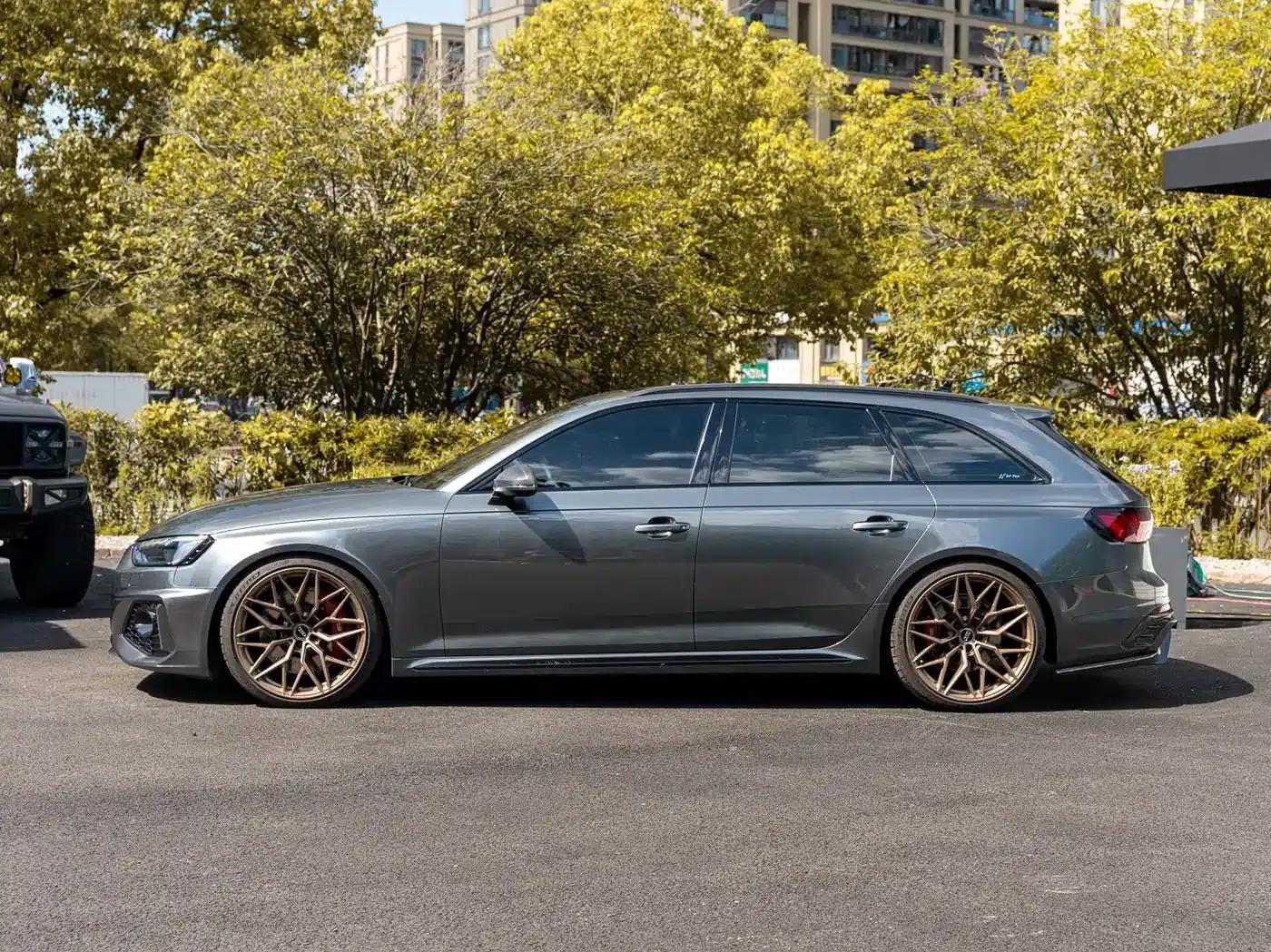 2022 Audi RS4 Avant Dark Gold Edition — миниатюра 3