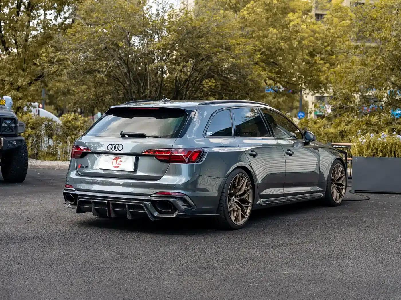 2022 Audi RS4 Avant Dark Gold Edition — миниатюра 4