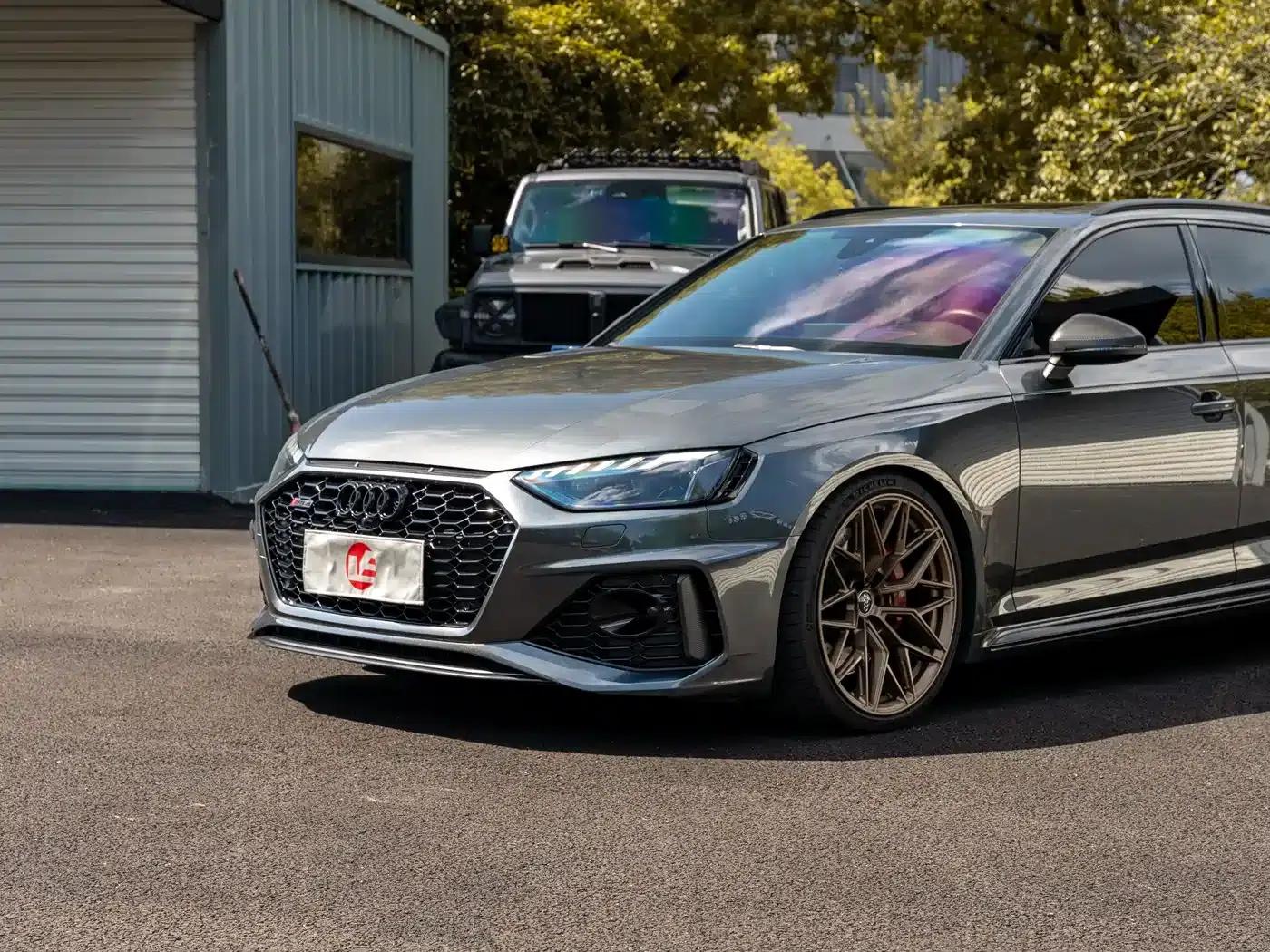 2022 Audi RS4 Avant Dark Gold Edition — миниатюра 10