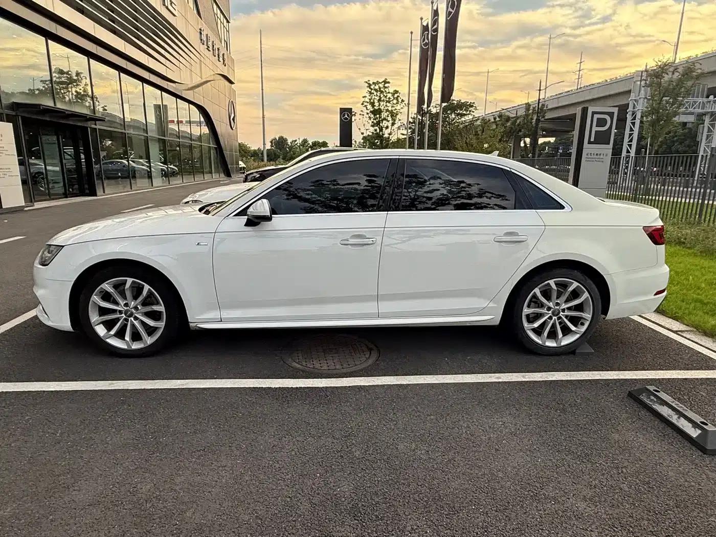 Audi A4L 2018 30th Anniversary Edition 40 TFSI Fashion Model — миниатюра 3