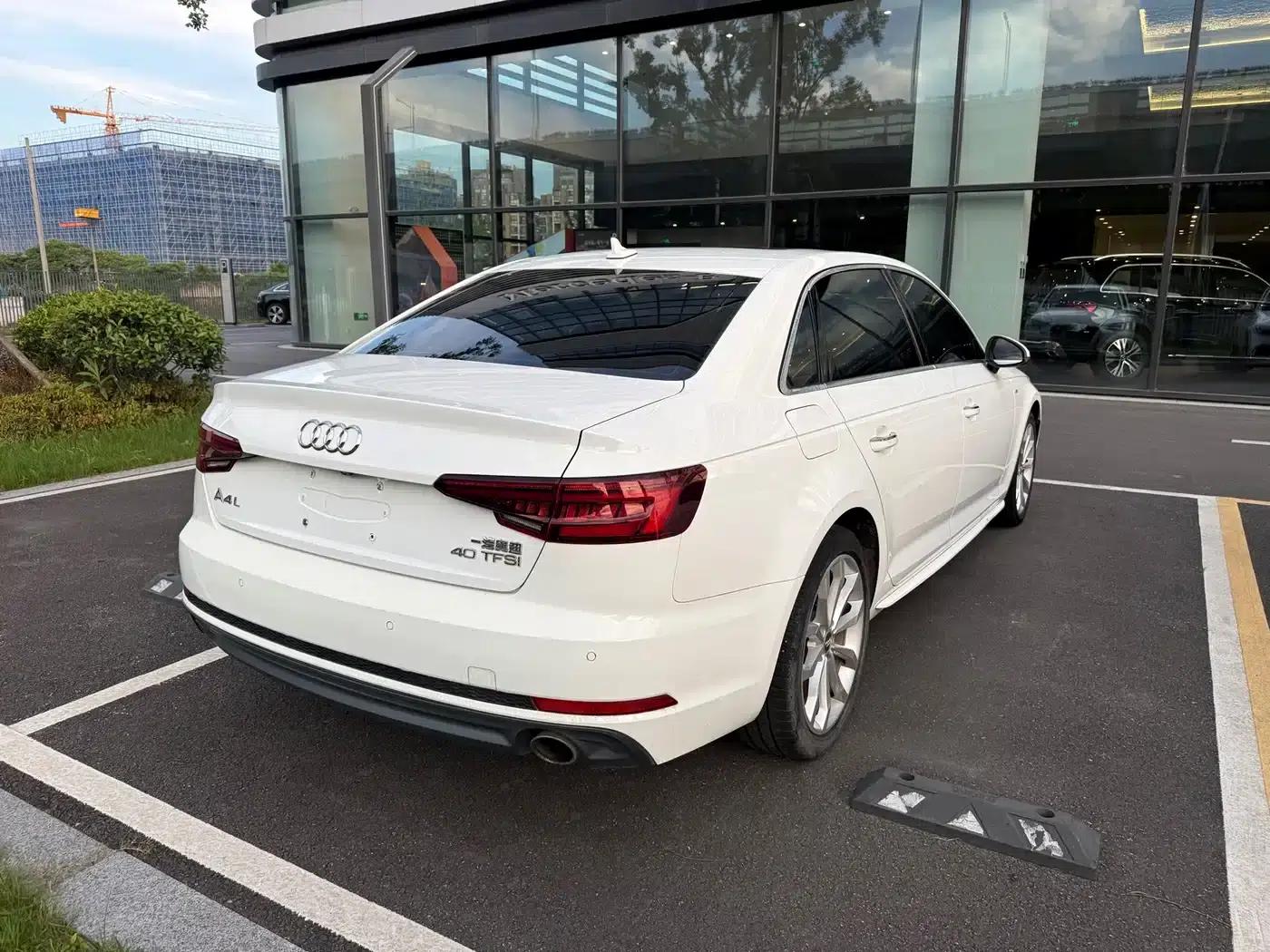 Audi A4L 2018 30th Anniversary Edition 40 TFSI Fashion Model — миниатюра 5