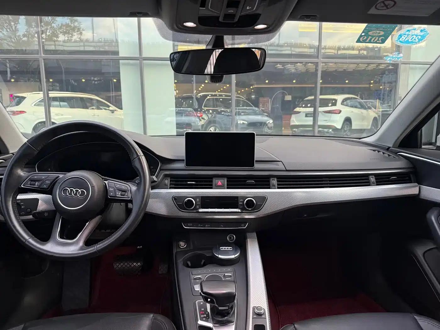 Audi A4L 2018 30th Anniversary Edition 40 TFSI Fashion Model — миниатюра 10