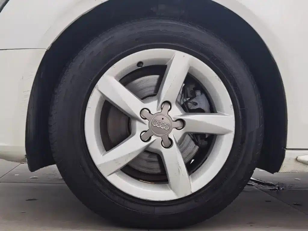 Audi A4L 2013 35 TFSI Automatic Standard Edition — миниатюра 17