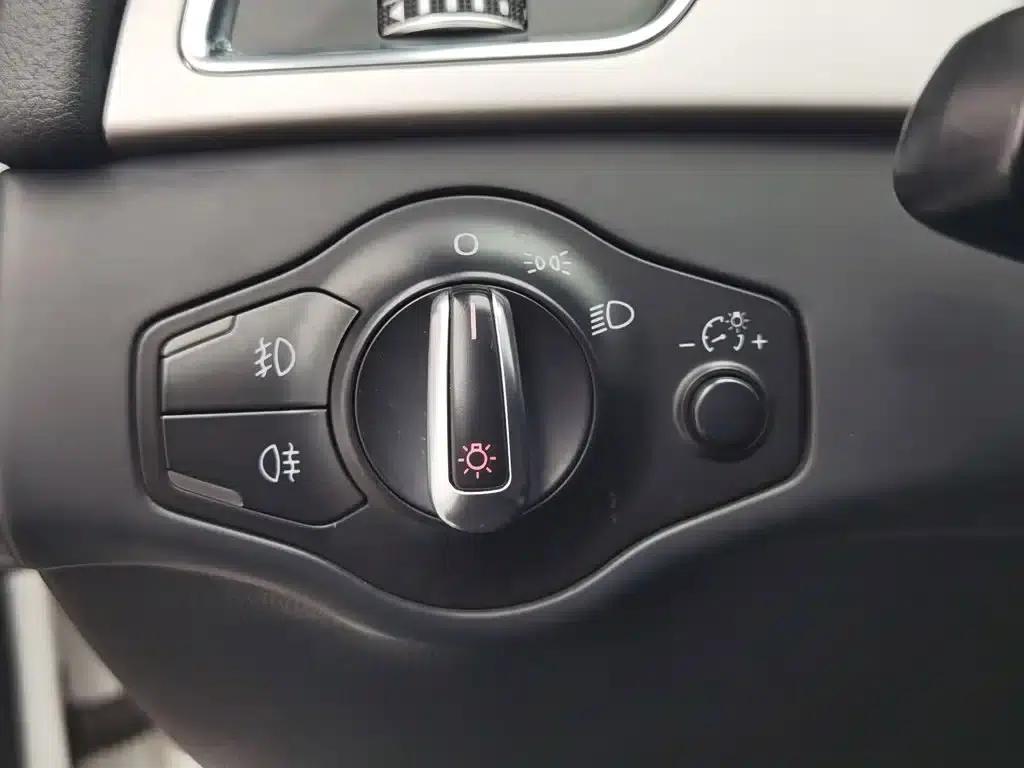 Audi A4L 2013 35 TFSI Automatic Standard Edition — миниатюра 21