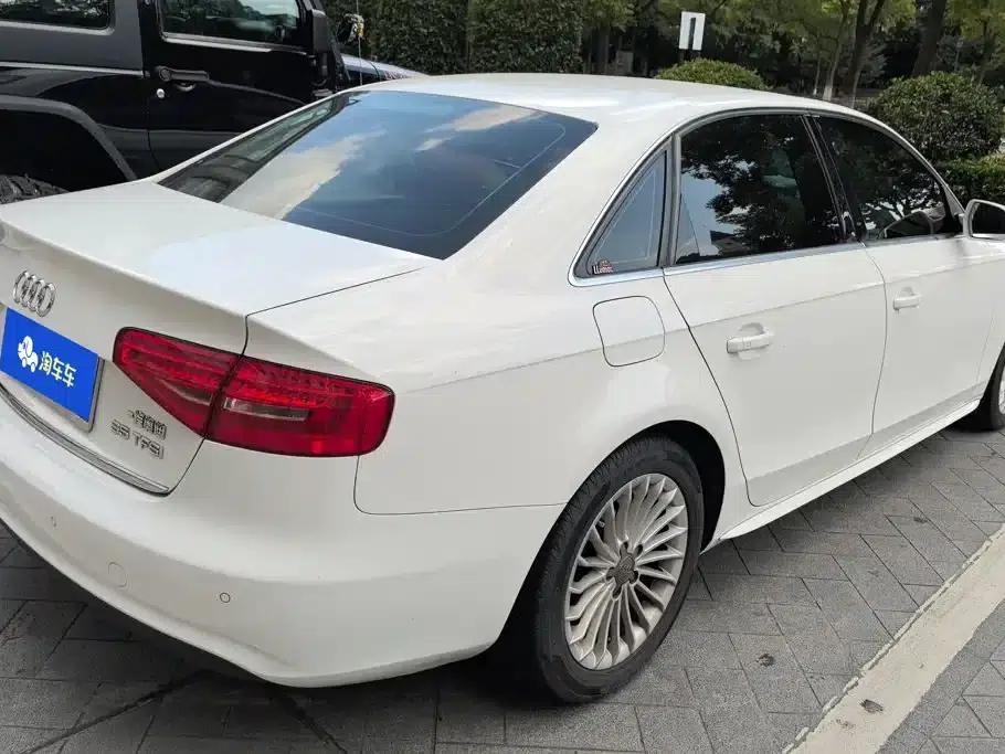 Audi A4L 2015 35 TFSI Automatic Comfort — миниатюра 3