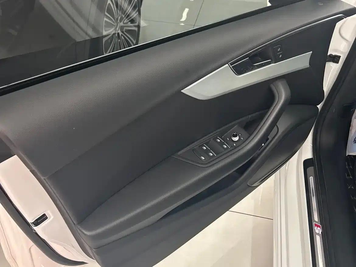 Audi A4L 2020 40 TFSI quattro Luxury Dynamic — миниатюра 4