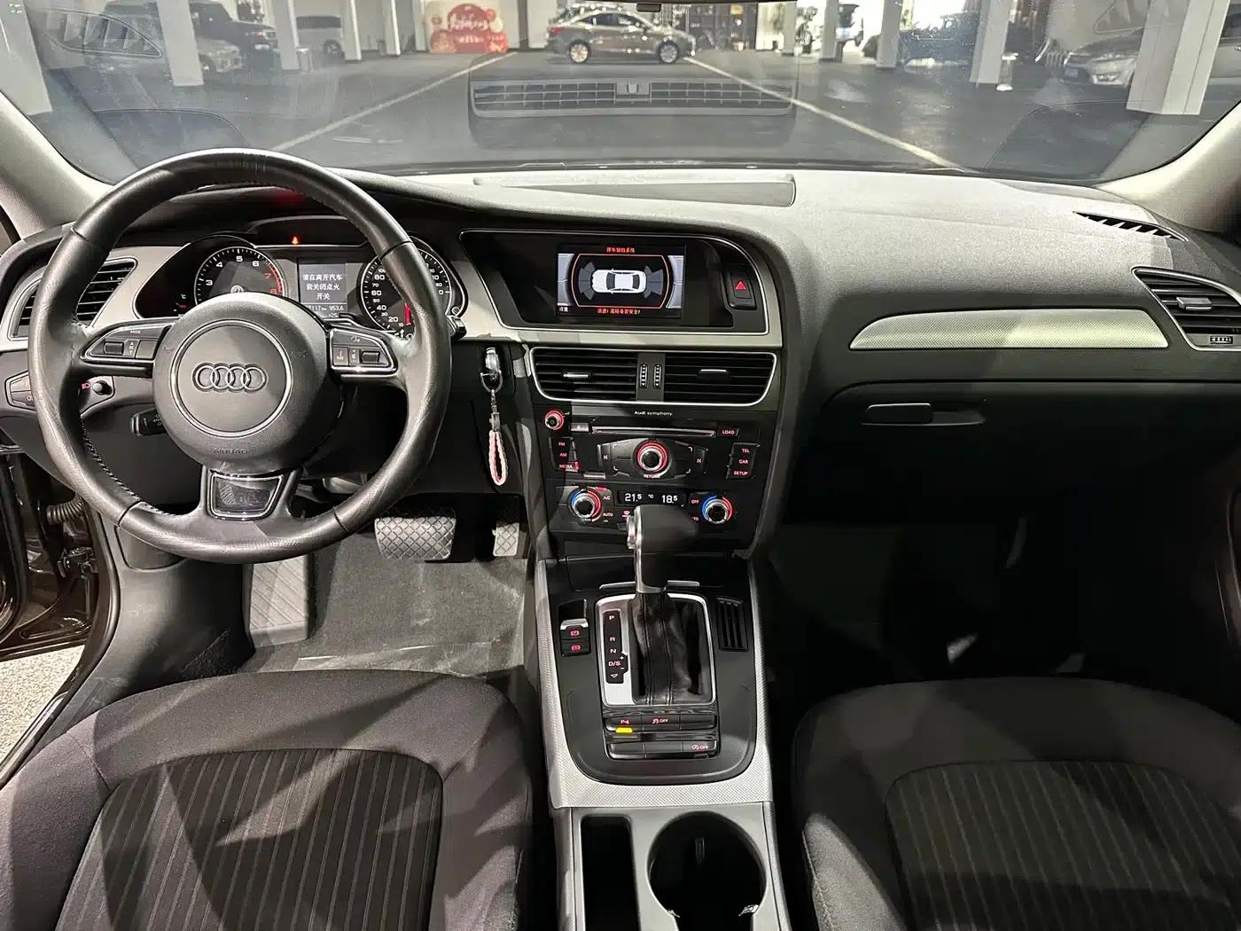 Audi A4L 2015 35 TFSI Automatic Standard Edition — миниатюра 9
